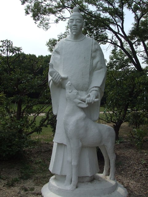 Exercise around the Nintoku Mausoleum, the largest graveyard in the world_e0046748_233875.jpg