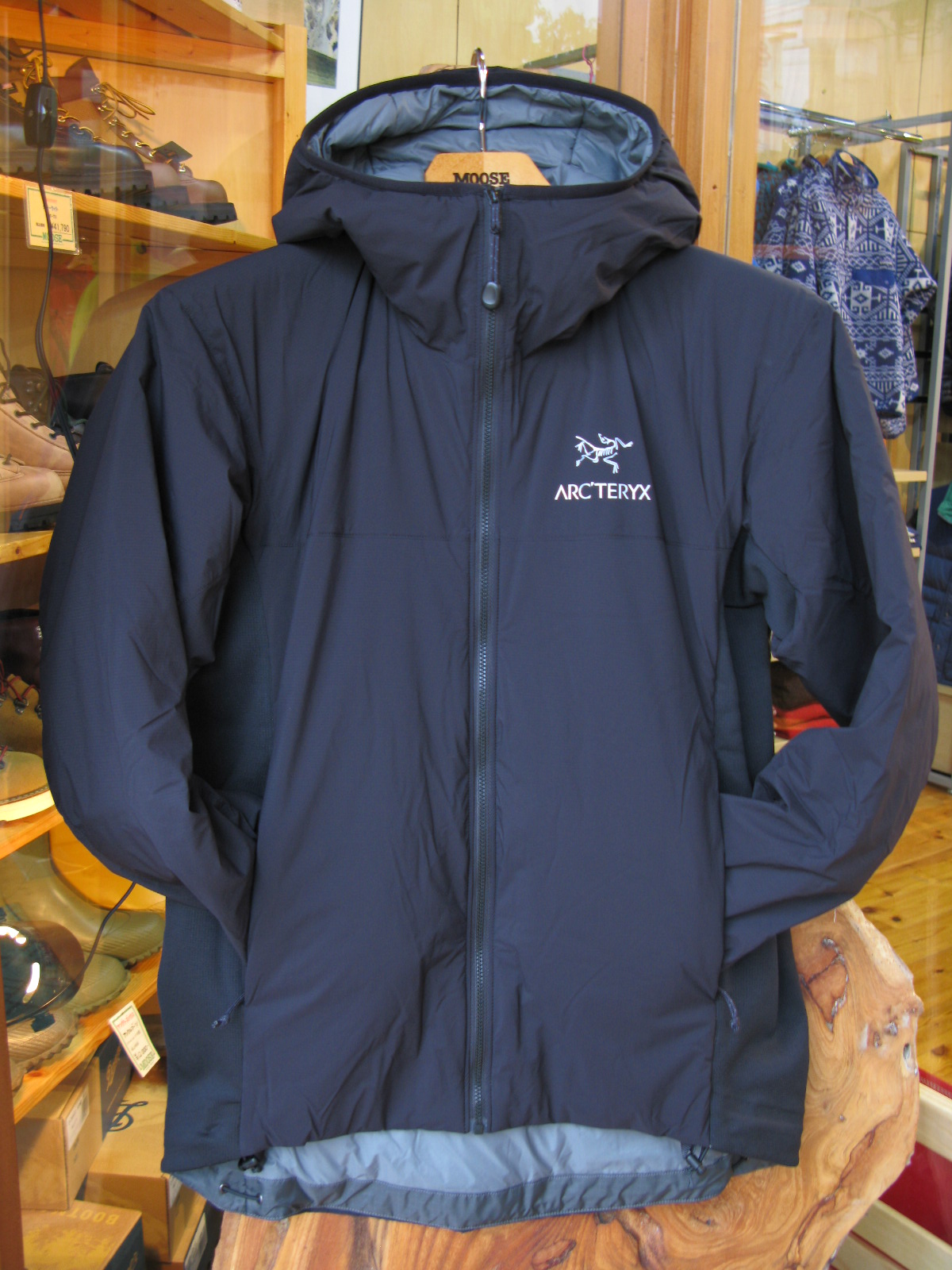 ARC'TERYX ATOM LT HOODY : OUTDOOR SHOP MOOSE ブログ ARC'TERYX ATOM LT HOODY : OUTDOOR SHOP MOOSE ブログ