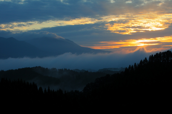 湧蓋山の朝日_e0135098_18501960.jpg