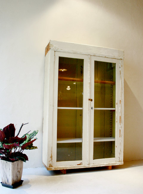 Brocante Glass Cabinet_b0226846_1775870.jpg