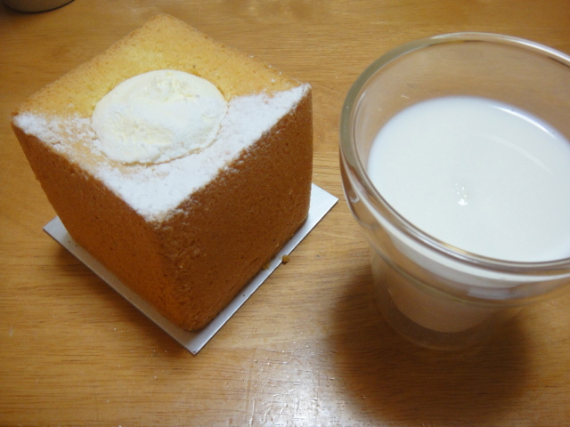 美味しいシフォンケーキをいただきました。_d0230658_420157.jpg