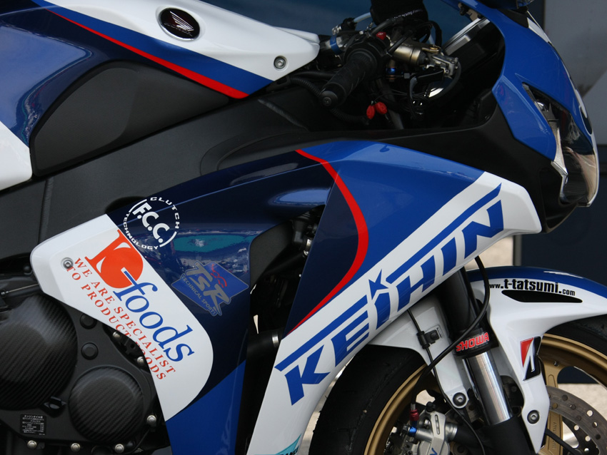 CBR1000RR 伊藤 真一レプリカ（2010 KeihinKohara R.T. カラー）_d0244687_22281944.jpg