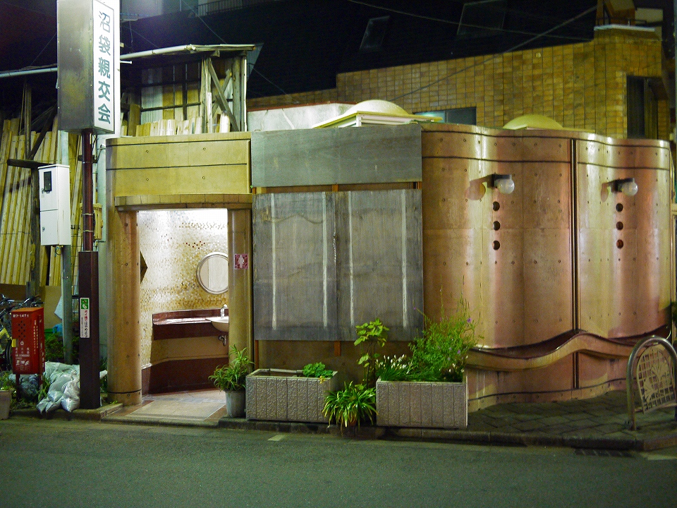 公衆トイレに感じた、街のにおい_c0164652_1452157.jpg