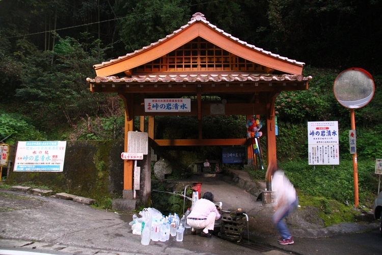 棚田まで行きつかず　　峠の岩清水とKOMUSHIRON☆CAFE_b0123359_15143835.jpg