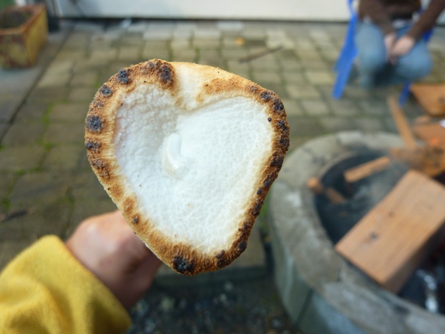 焚火で作る焼き芋最高!!!_c0080075_0221649.jpg