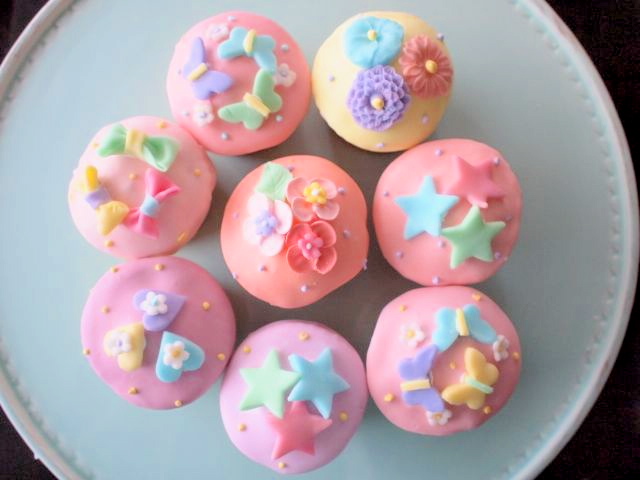 バースデー デコレーションカップケーキ かわいいお菓子 Micarina Atelier Diary