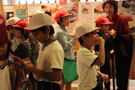 南小学校の社会見学_d0063218_1165475.jpg