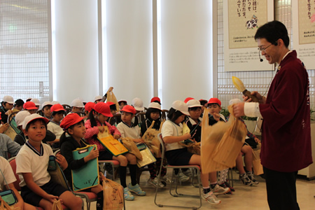 南小学校の社会見学_d0063218_119492.jpg