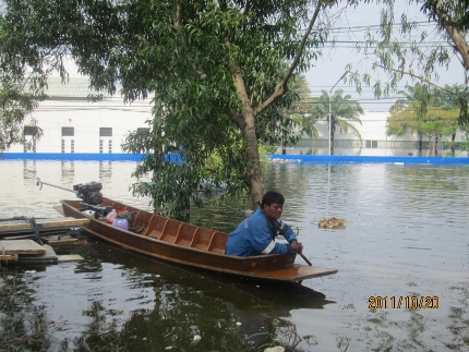 タイ洪水其の三いよいよ其処まで_b0100062_18132981.jpg