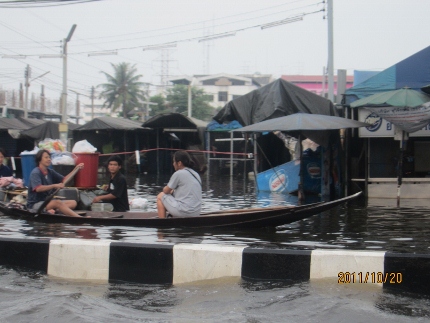 タイ洪水其の三いよいよ其処まで_b0100062_1845330.jpg