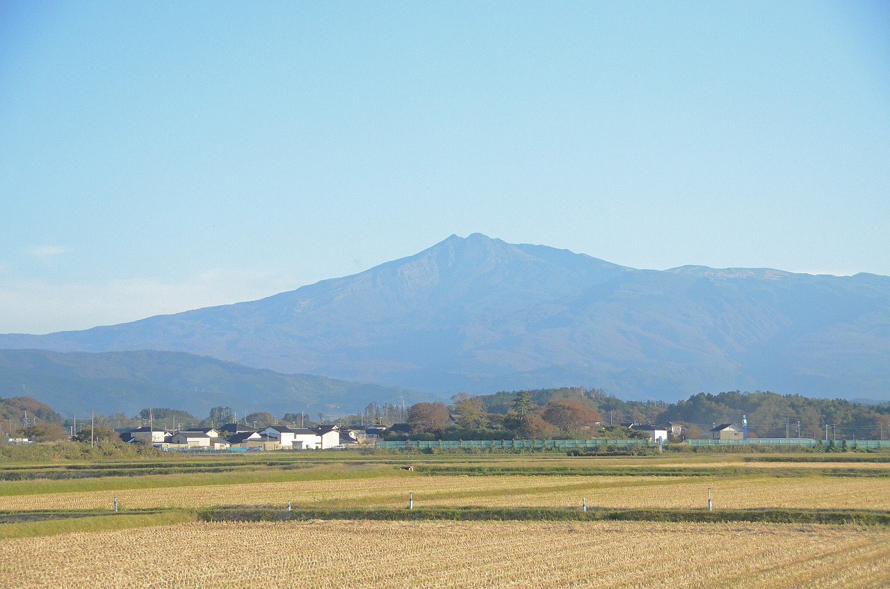 今日は、姿を見せてくれた鳥海山と・・・・_f0121379_19274474.jpg