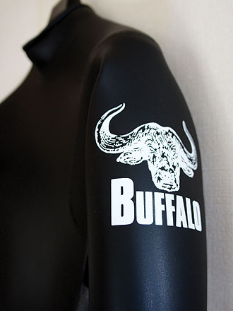 BUFFALO WETSUITS_b0152660_15406100.jpg