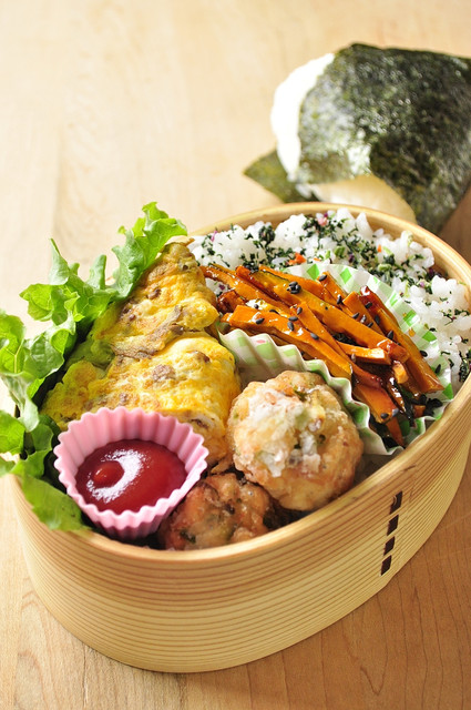 しらす団子ときのこのオムレツ弁当_b0171098_8284684.jpg
