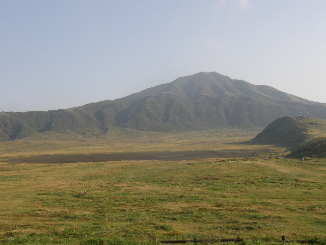 活火山　阿蘇山噴火口まで行ってきました。_c0141933_22184560.jpg