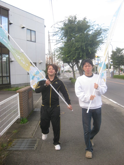 平日朝、街頭演説しています。_b0063162_0213329.jpg