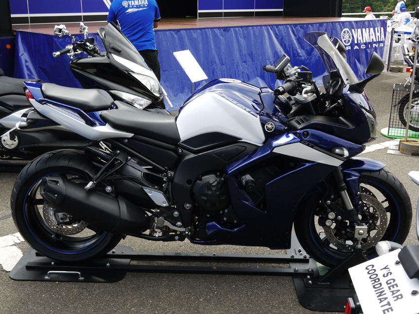 YAMAHA FZ1 FAZER GT_d0244687_22253289.jpg