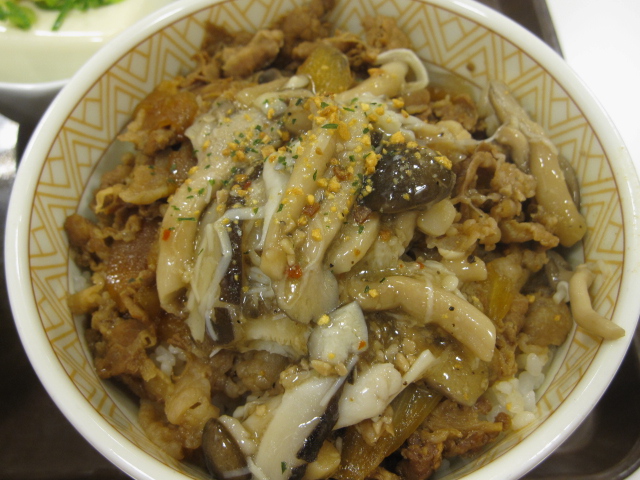 10/22夜勤明け 「きのこペペロンチーノ牛丼並¥380+健康セット¥100」@すき家_b0042308_16312573.jpg