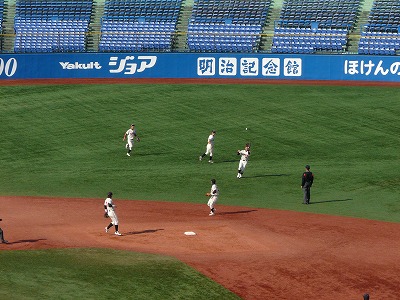 駒澤大対日本大 10月18日 東都大学野球 _b0166128_1616012.jpg