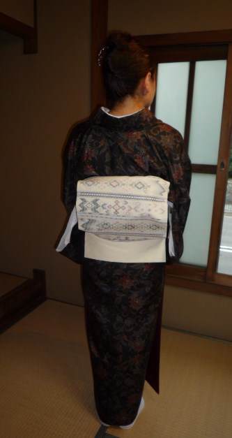 唐花模様の大島紬に花織の帯のお客様・時代祭_f0181251_16572479.jpg