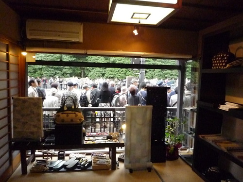 唐花模様の大島紬に花織の帯のお客様・時代祭_f0181251_1712317.jpg
