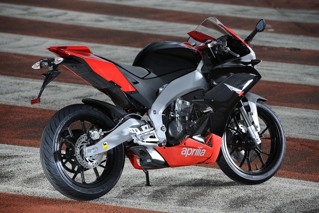 aprilia NEW RS4 125　ついにデビュー！！_d0099181_18321066.jpg