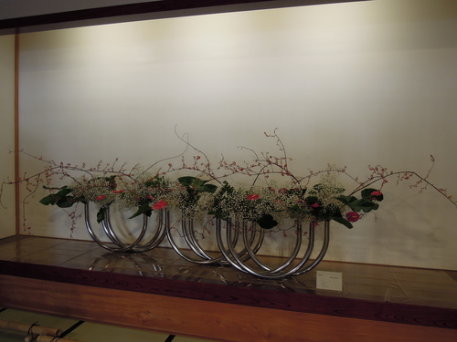 池坊さんの華展へ。 (佐賀城本丸歴史館)_d0195183_213575.jpg