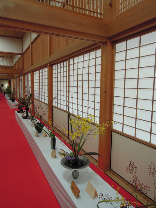 池坊さんの華展へ。 (佐賀城本丸歴史館)_d0195183_2215022.jpg