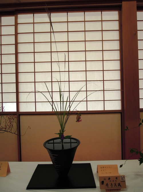 池坊さんの華展へ。 (佐賀城本丸歴史館)_d0195183_2271863.jpg