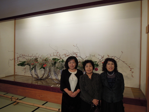 池坊さんの華展へ。 (佐賀城本丸歴史館)_d0195183_2393488.jpg
