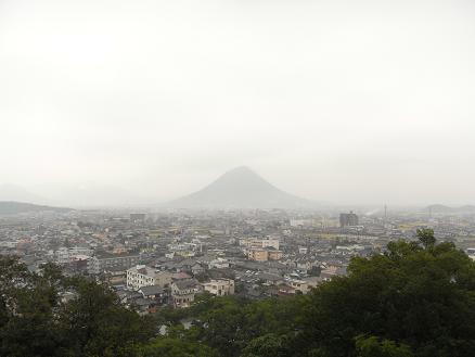 讃岐うどんと丸亀城  丸亀にて打合せ  四国巡業 最後_f0165714_192836100.jpg