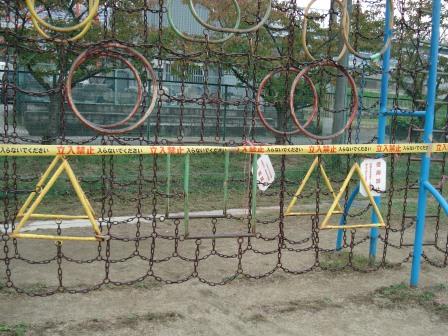 小学校の遊具 小中一貫校 暮らしなどを交野市からー坂野光雄 小学校の遊具 小中一貫校 暮らしなどを交野市からー坂野光雄