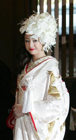 沢尻エリカ 白無垢 洋髪 和装の花嫁 鎌倉鶴岡八幡宮で挙式