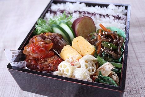 トマト煮込みハンバーグ弁当_b0111376_12283485.jpg