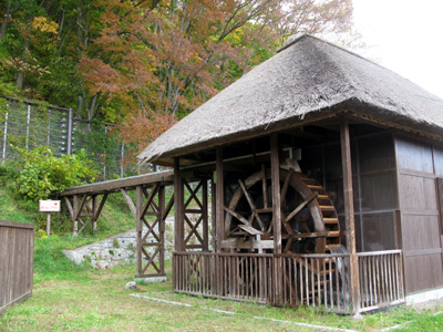 水車小屋の石臼で蕎麦を挽こう！_e0132433_1863442.jpg