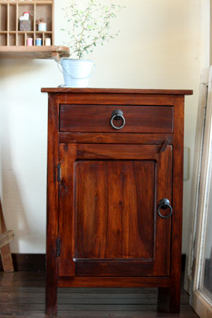 bedside cabinet_c0118809_17492575.jpg