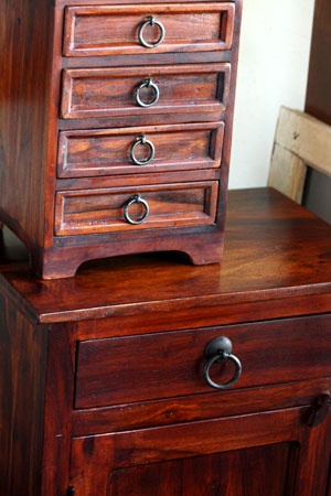 bedside cabinet_c0118809_17494535.jpg