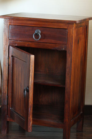 bedside cabinet_c0118809_1893676.jpg