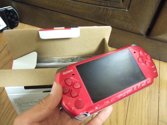 PSP-3000 RADIANT RED を購入しました！_b0216039_2272420.jpg