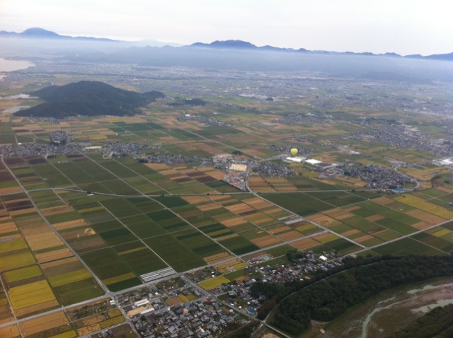 この秋初めて空からの朝、湖、ちょっと曇り_a0062745_12433014.jpg