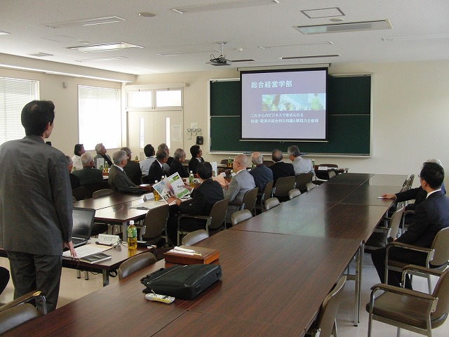 より地域に開かれた大学を目指す富士常葉大学で「今泉・神戸地区地域懇談会」を開催　_f0141310_7474816.jpg