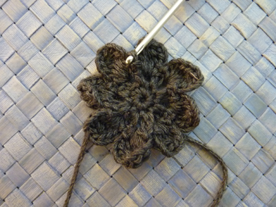 立体花の四角モチーフ編み方 編み図 不器用者のパリ編み物修行