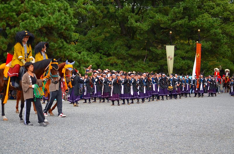 京都の三大祭「時代祭」が華やかに行われました。_e0237645_942586.jpg