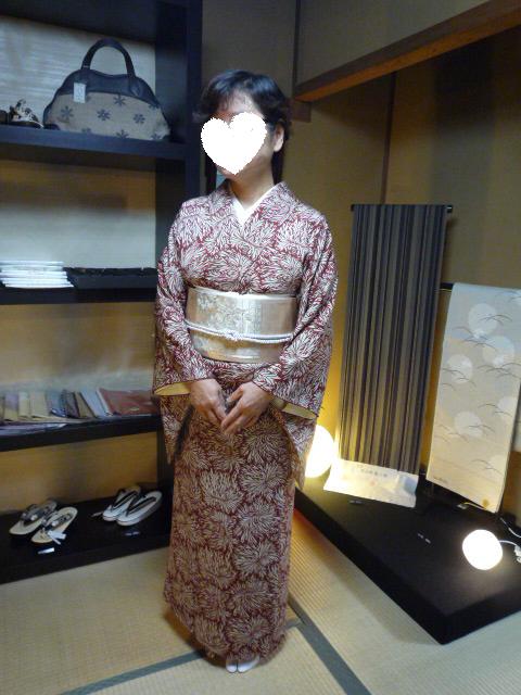野田淳子さん・華やかな菊の小紋と帯。_f0181251_17422181.jpg