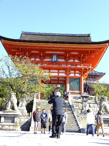 ビギナーの京都一日旅行2（京都名物おめん＆定番の清水寺）_e0170687_2153168.jpg