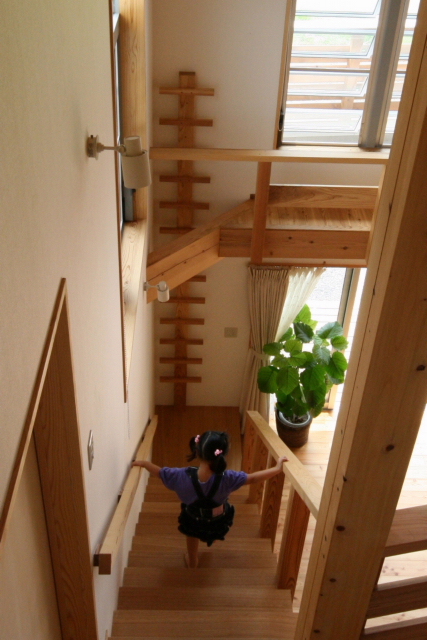 ２階建てなのに階段がない家_e0145995_18485162.jpg
