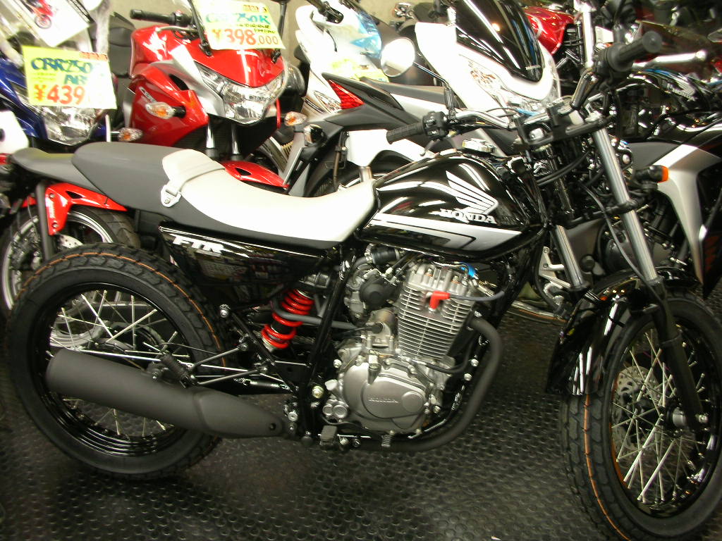 最近黒いバイクが沢山入庫しています★_f0186368_19452993.jpg