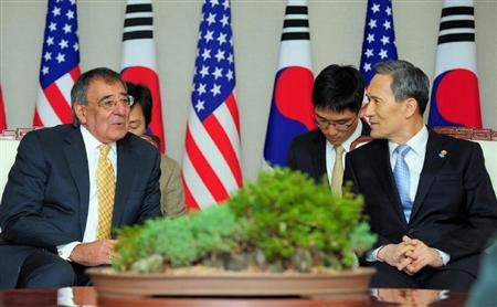 アジアで同盟国との合同軍事演習を強化=米国防長官_c0139575_451353.jpg