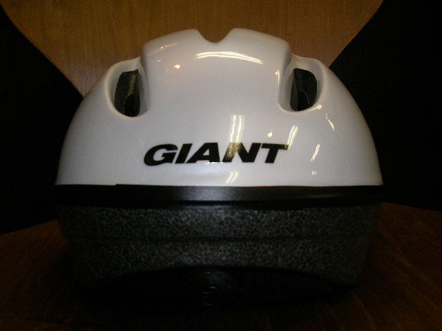 GIANTのヘルメットが入荷!(子供用)_b0189682_1629258.jpg
