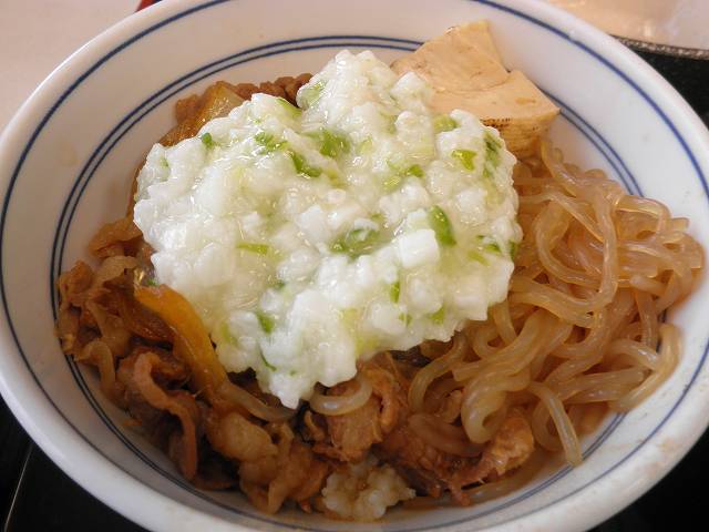 吉野家の新味牛鍋丼　　内環状江坂店_c0118393_18162940.jpg