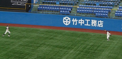 駒澤大対日本大 10月20日 東都大学野球 _b0166128_18454531.jpg